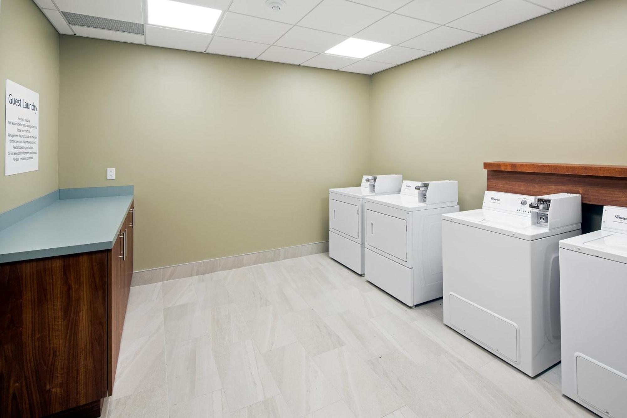 Hotel Holiday Inn Express & Suites Terrace By Ihg 4*