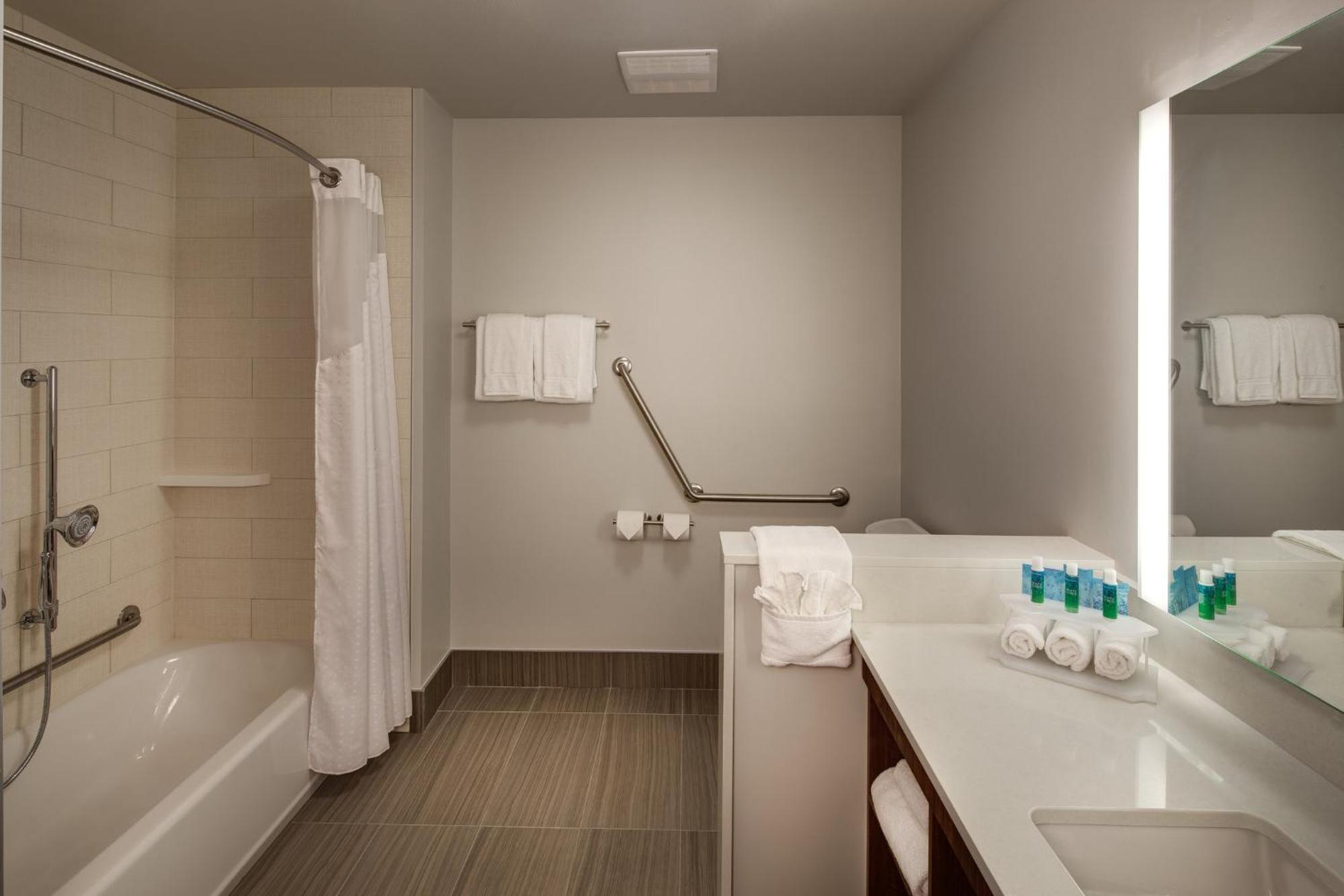Hotel Express & By Ihg 4*