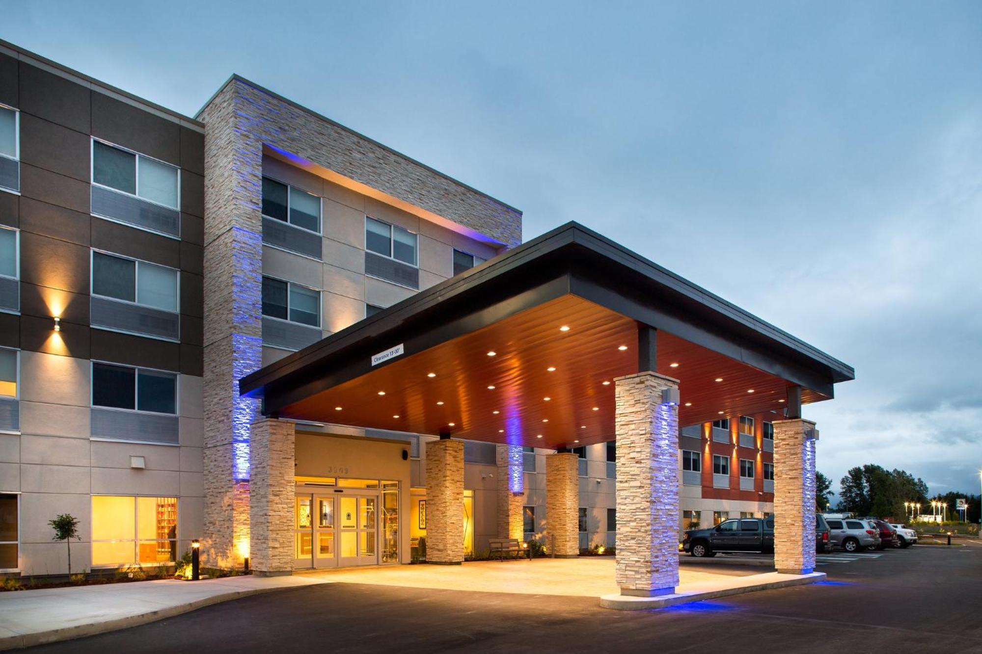 Hotel Express & By Ihg